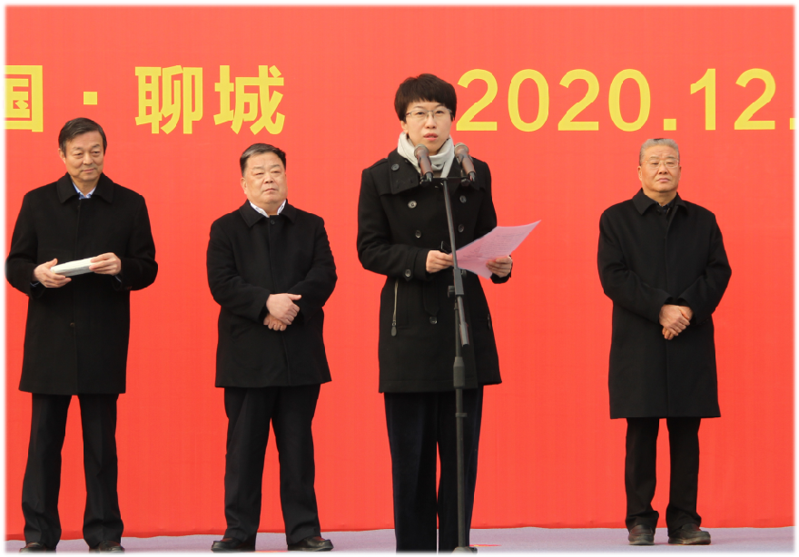市委副書(shū)記、市長(zhǎng)李長(zhǎng)萍同志在啟動(dòng)儀式上講話(huà)并宣布：鄭濟(jì)高鐵配套基礎(chǔ)設(shè)施暨高鐵新區(qū)建設(shè)正式啟動(dòng)。